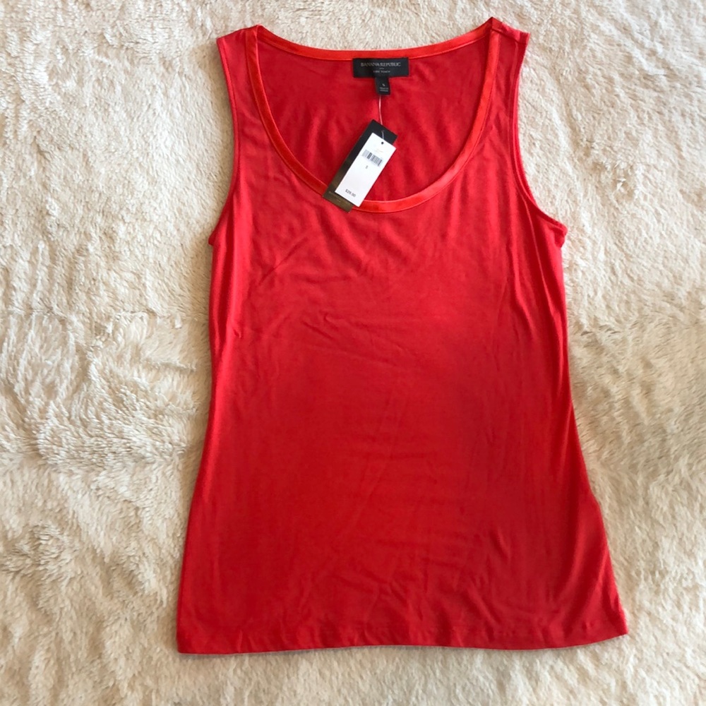 Banana Republic Luxe touch  shell top size small.